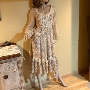 Vintage 1979 Gunne Sax dress. Size 8. Great condition